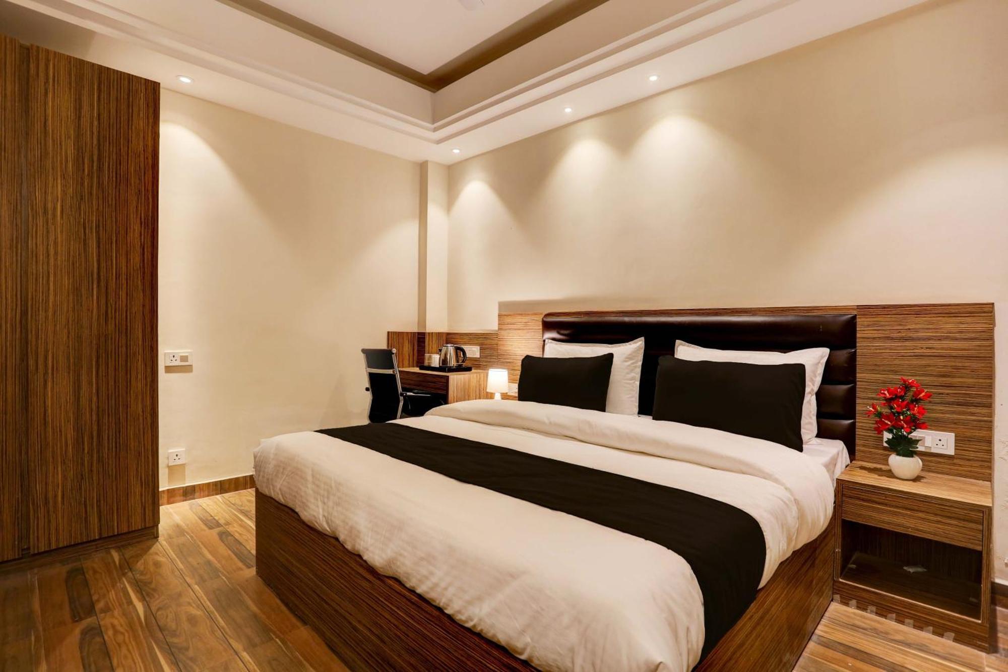 Collection O Stargaze Hotel Kanpur Exterior photo