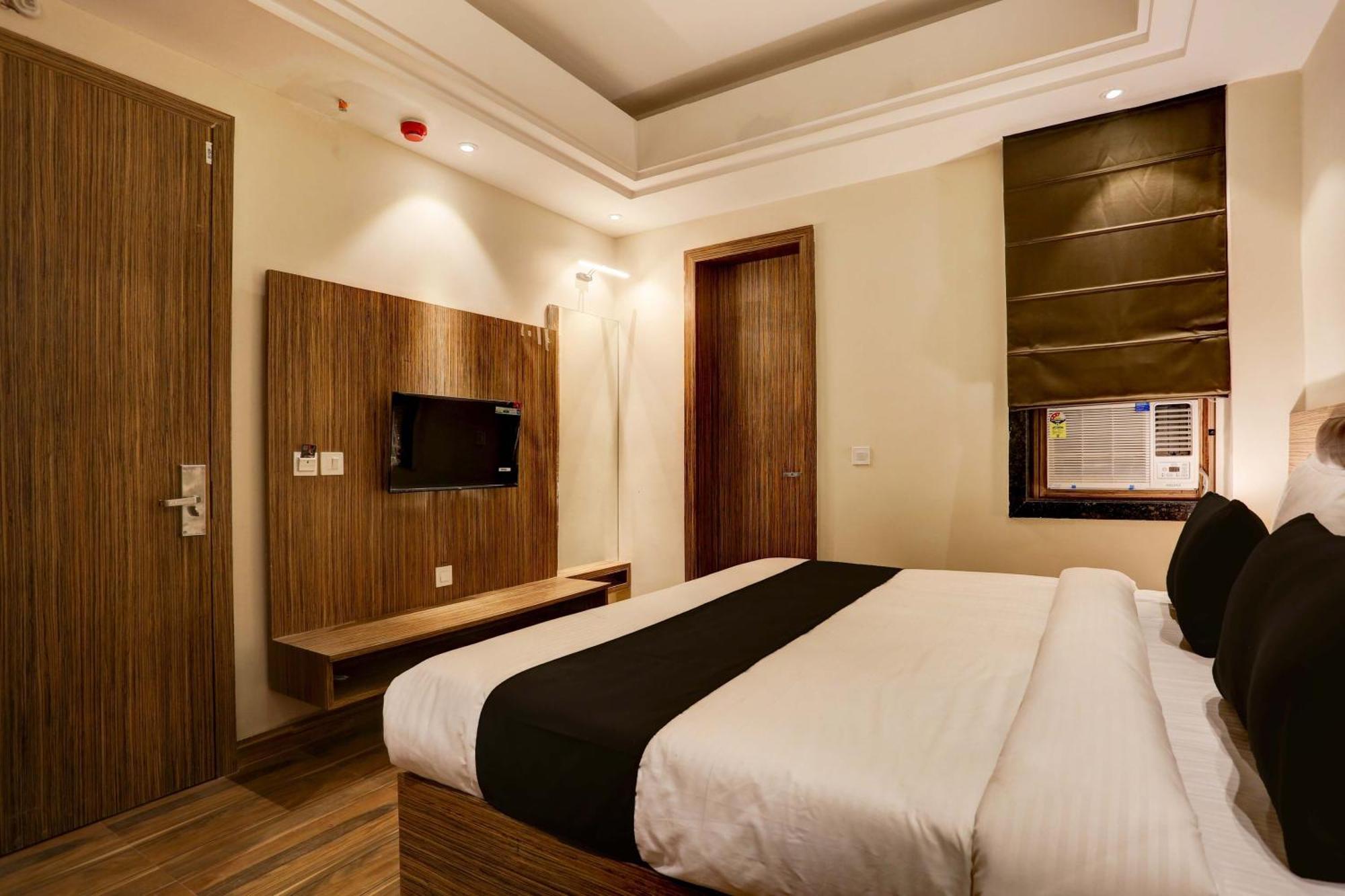 Collection O Stargaze Hotel Kanpur Exterior photo